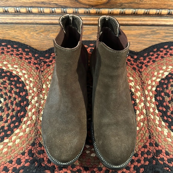 Vinci brand, size 40, dark olive green, genuine suede leather. Worn twice. - Picture 1 of 8